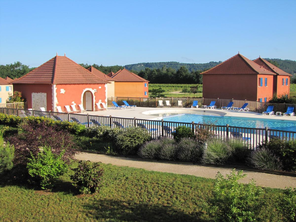 Village de vacances Terres De France - Domaine De Claire Rive 3*